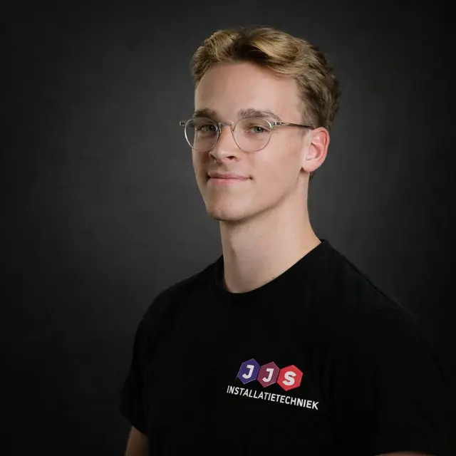 Karsten van der Waal, eerste monteur werktuigkundige installaties